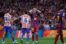 czy barcelonie należał się rzut karny? ekspert nie ma wątpliwości