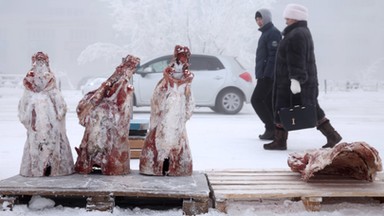 Zakupy przy - 42 st. Celsjusza na bazarze w Jakucku