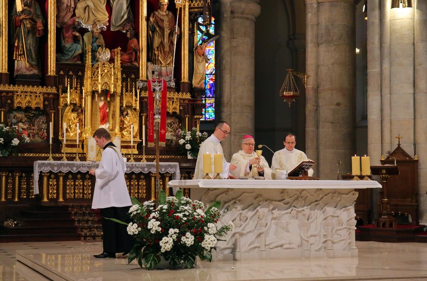 Obchody święta Konstytucji 3 Maja i Święta Najświętszej Maryi Panny Królowej Polski w Łodzi odbyły się w Archikatedrze Łódzkiej i przed Grobem Nieznanego Żołnierza