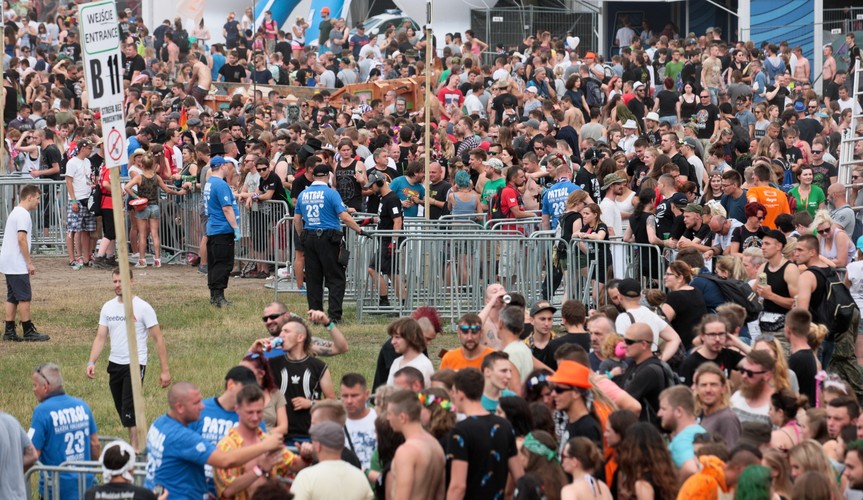 Kolejki do kontroli bezpieczeństwa