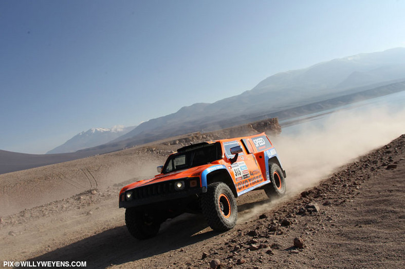 Dakar 2013: ciężarówka bez skrzyni, Małysz traci oddech (13. etap, wyniki, galeria)