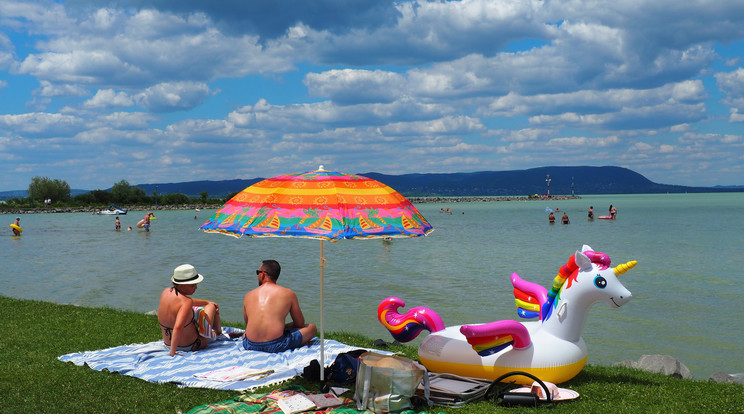 A Balatonon pihenik ki fáradalmaikat a politikusaink /Fotó: Shutterstock