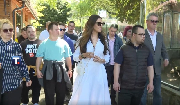 Tamara Vučić sa osobama sa Daunovim sindromom u Zoo vrtu