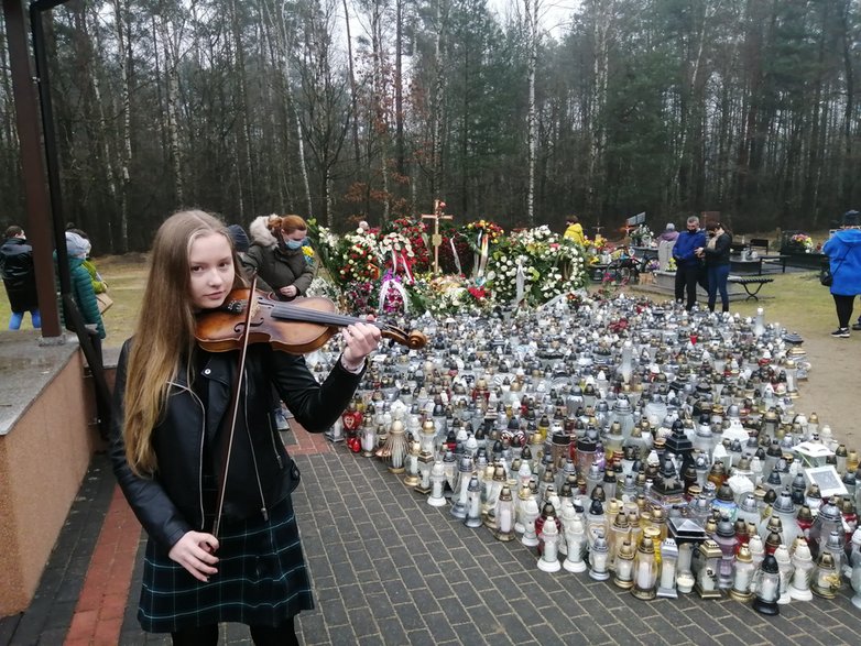 Skrzypaczka przyjechała do Grotnik z Sompolna