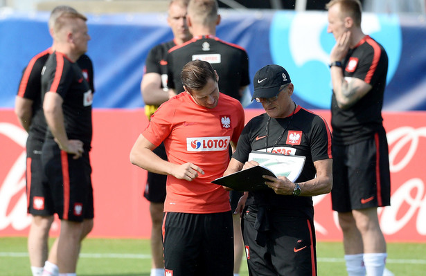 Euro 2016: Wolne przedpołudnie, obiad, sesja zdjęciowa, a wieczorem trening. Oto plany Polaków na czwartek