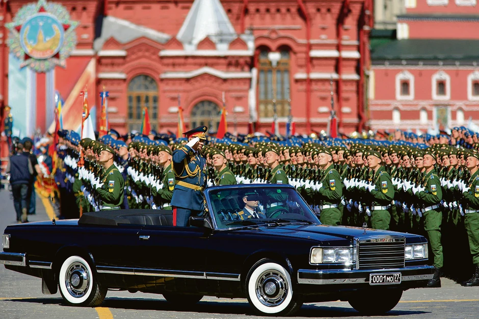 Na paradi će učestvovati 71 avion i helikopter za svaku godinu od završetka rata i nekoliko hiljada vojnika. Ruska vojska uvežbavala je defile i preko noći