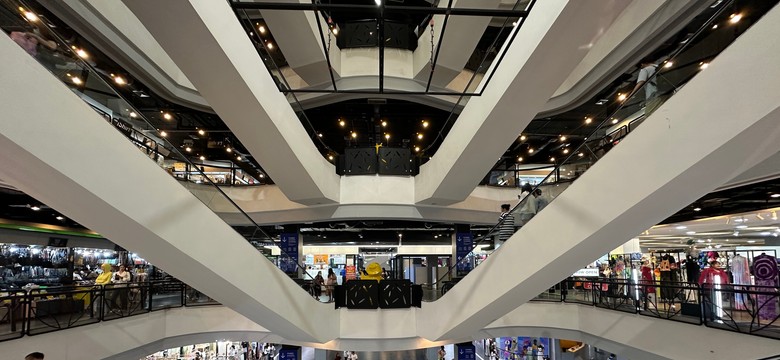 Klienci uciekli z galerii handlowych. Eksperci ujawniają prawdziwe powody zmian