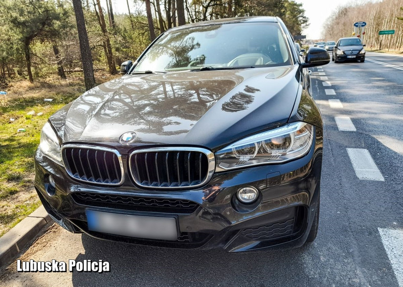 Policjanci odzyskali skradzione w Niemczech BMW X6