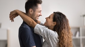 Liga monogamii: ludzie bliżej surykatek i bobrów niż szympansów