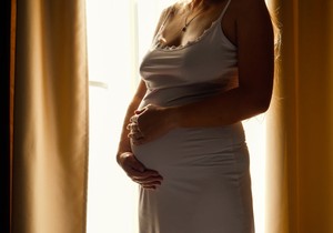 Mnoge trudnice navode da se usred noći bude zbog neprijatnog trnjenja u prstima ili oštrog bola u ručnom zglobu 
