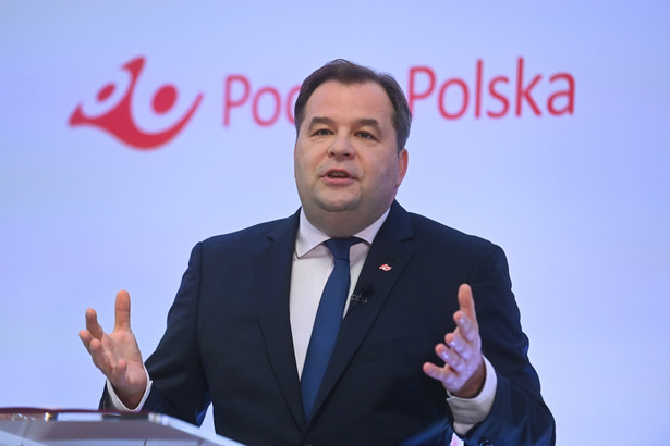 Prezes Poczty Polskiej Sebastian Mikosz na konferencji prasowej nt. planu transformacji Poczty Polskiej