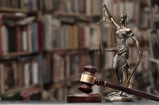 Spłaszczenie struktury sądów to chaos dla komorników i notariuszy