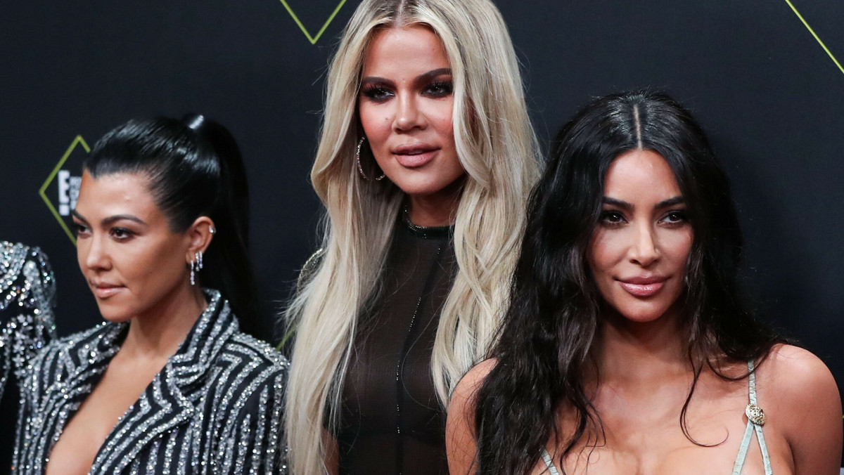 Rodzina Kardashian powróci na początku przyszłego roku z nowym reality-show, które będzie dostępne na platformie streamingowej Hulu. "To będzie kilkuletni kontrakt" - poinformowała przedstawicielka Disneya, do którego należy serwis.