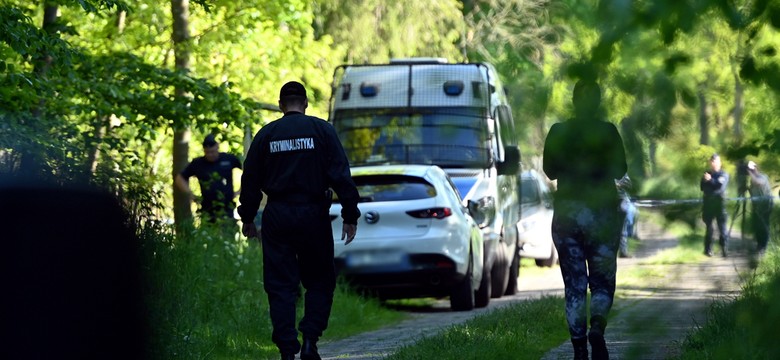 Po raz pierwszy zabił jako 14-latek. Udusił i zgwałcił koleżankę ze szkoły i poszedł się bawić