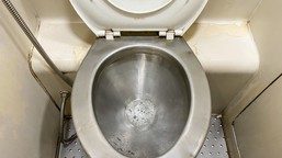 ogromna afera. minister wskazał, kto zamiast imigrantów powinien "czyścić kible"