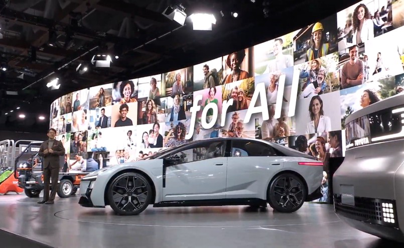 Nowa Toyota Corolla wjeżdża do Polski i tak wygląda. Pod maską sensacja