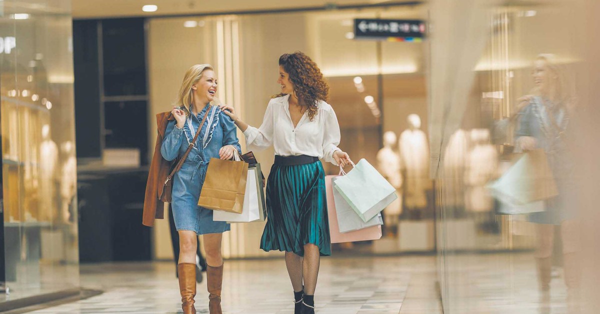 Handel detaliczny rozwija się poza światem online. Polacy nadal lubią odwiedzać galerie handlowe