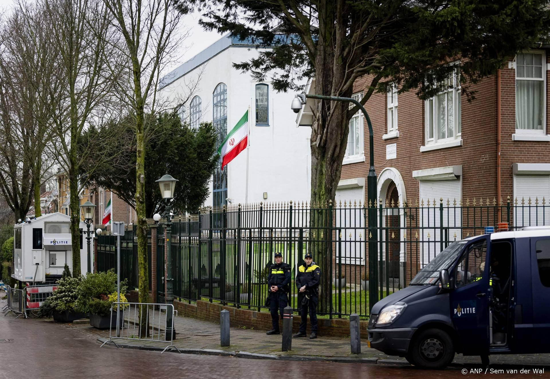 Vier arrestaties bij de Iraanse ambassade tijdens anti-regime protesten
