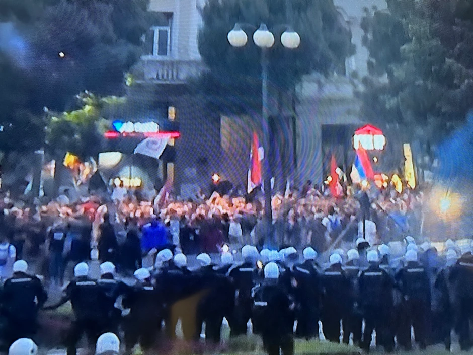 Napad na policiju kod Predsedništva