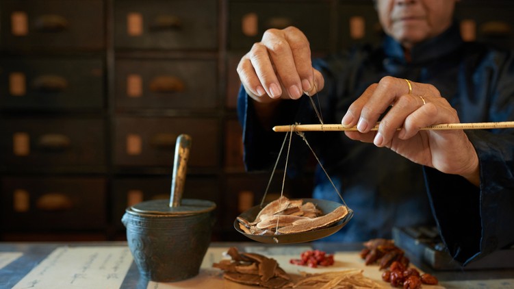 gyógynövények, gyógygombák, daganatterápia, rák, daganatellenes szerek, rosszindulatú daganat, rózsameténg, rezveratrol, kurkuminoidok, lándzsás útifű, baikalein