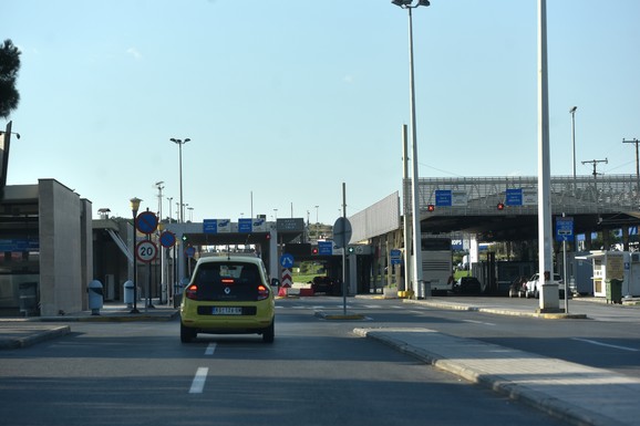 ZA ABLENDOVANJE KAZNA 260 EVRA! Vozačima iz Srbije ovi prekršaji zvuče banalno, ali kad policija udari po džepu, sve je jasno! A ko ne plati odmah, "ceh" čeka na granici