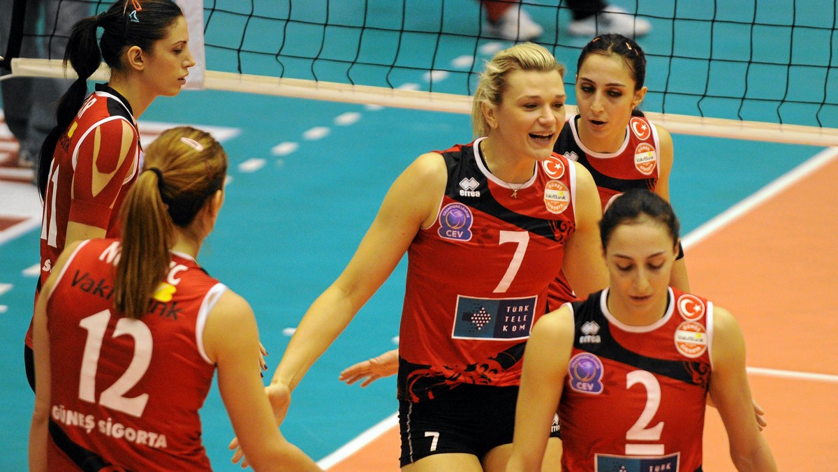 VakifBank TTelekom Stambuł, z Małgorzatą Glinką Mogentale w składzie, przegrały drugi mecz finałowy tureckiej Superligi z Eczacibasi VitrA Stambuł 2:3 (21:25, 25:21, 19:25, 26:24, 9:15). Taki wynik oznacza tytuł mistrzowski dla zespołu Eczacibasi VitrA.