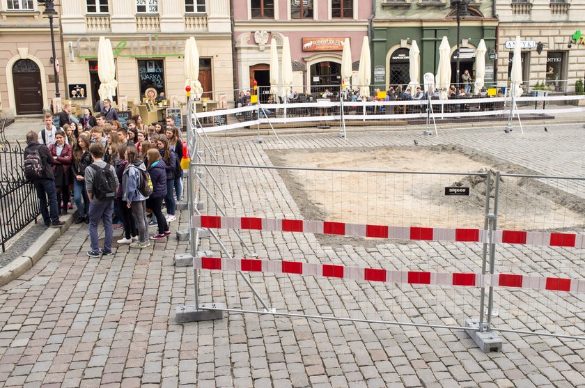 Wielka dziura na Starym Rynku