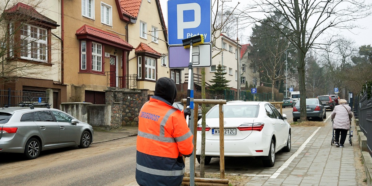 Po zimie myte są znaki drogowe! Czyste znaki są lepiej widoczne! 