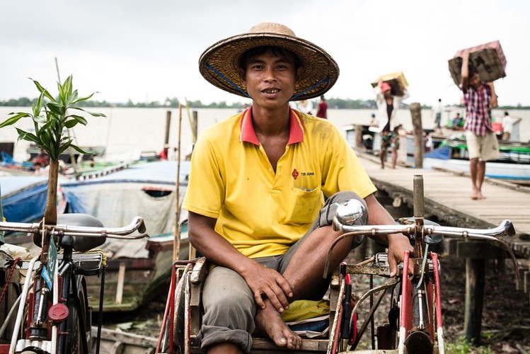 Riksiarz z Labuta, Birma; fot. T. Bogusz / Pirania na kolację