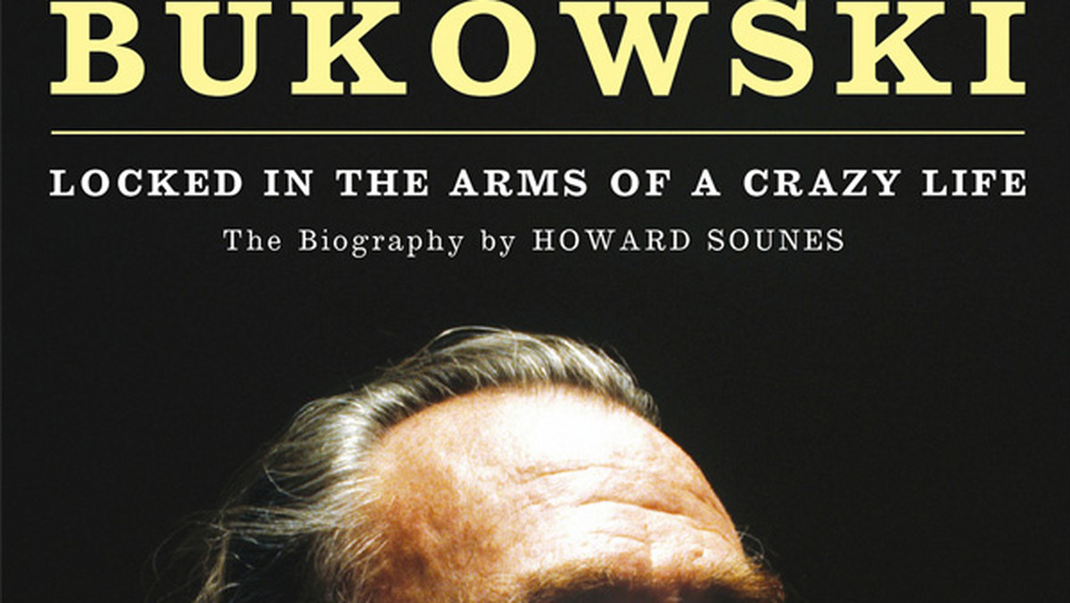 Jestem tylko alkoholikiem, który został pisarzem, żeby móc wylegiwać się w łóżku do południa - pisał Charles Bukowski. Erotoman, pijak, hazardzista, outsider z wyboru. I jeden z najważniejszych amerykańskich pisarzy XX wieku.