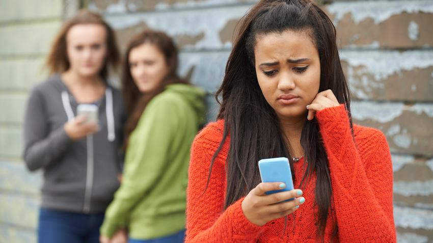 cyberbullying, verbális bántalmazás, tinédzserek