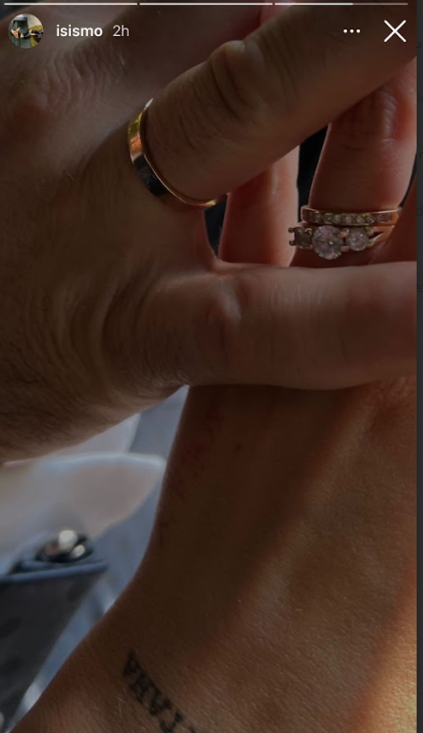 Isidora pokazala prsten