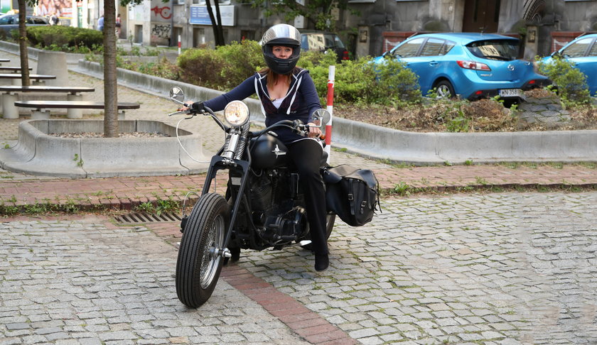 Ewa Błachnio na motocyklu