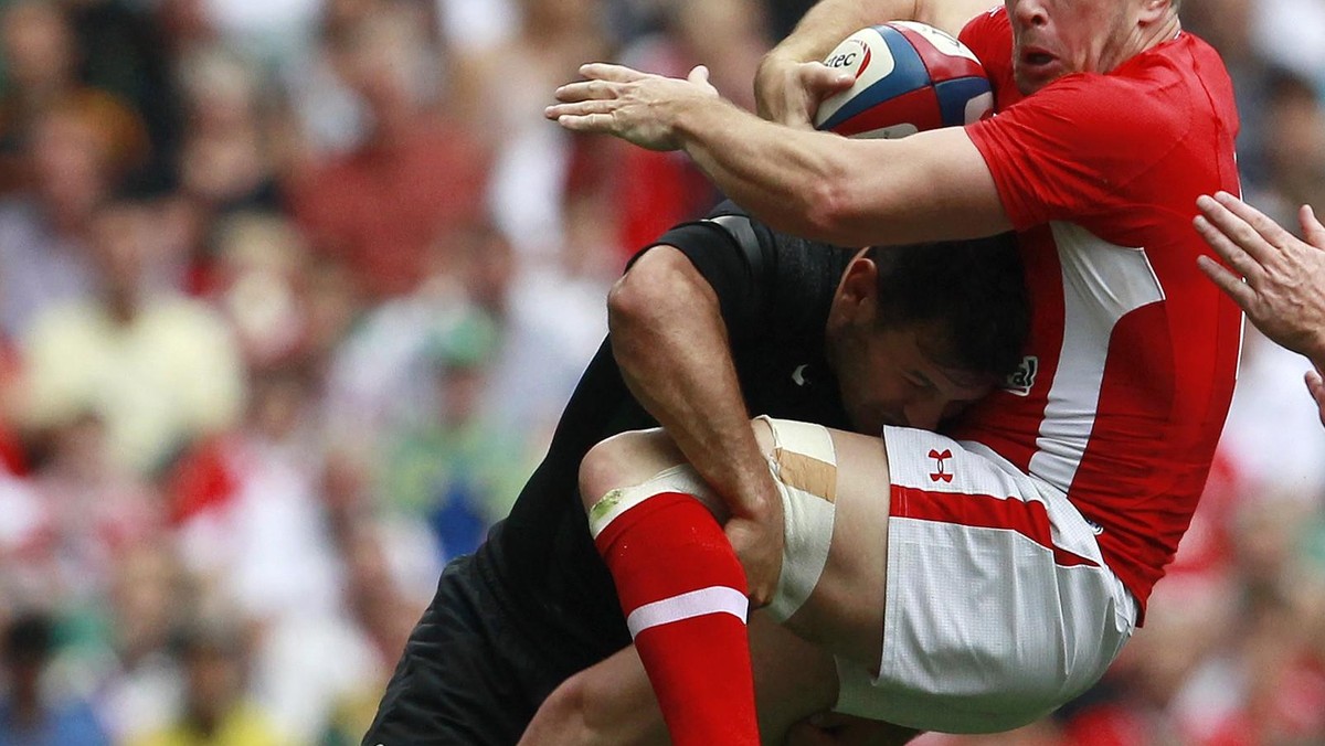 Jonny Wilkinson odzyskał błysk z dawnych lat i poprowadził Anglików do zwycięstwa 23:19 (20:7) nad Walijczykami na Twickenham. Łącznik ataku zdobył 13 punktów dla swojej drużyny, która wygrała, mimo że zdobyła o jedno przyłożenie mniej.