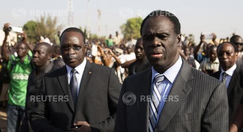 Burkina Faso President Michel Kafondo (R) and Prime Minister Isaac Zida (L) arrive at a memorial service for six people who died during the recent popular uprising in Ouagadougou, December 2, 2014.  REUTERS/Joe Penney