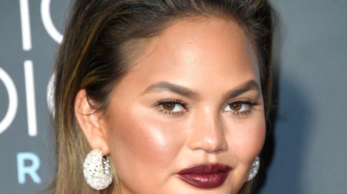Ez hogy lehet? Chrissy Teigen gyerekként teljesen úgy nézett ki, mint Selena Gomez