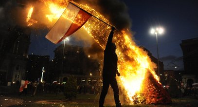 Płonąca tęcza, zniszczone auta, ranni policjanci. Ten Marsz Niepodległości zapisał się czarną kartą w historii