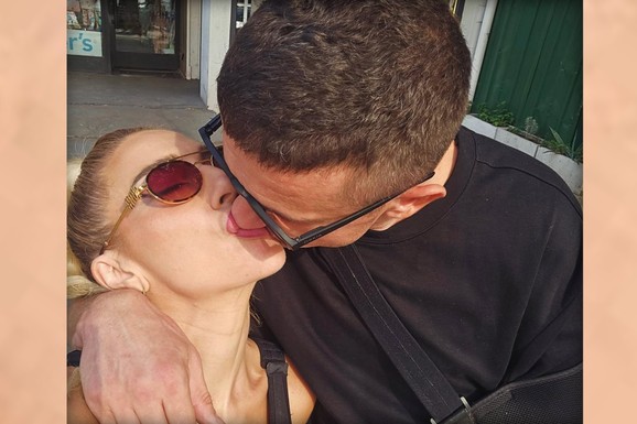 "GUZIČARA I TIGAR" Jovana Jeremić se sa dečkom LJUBI nasred ulice: Pršti sve od strasti i ne obaziru se na prolaznike