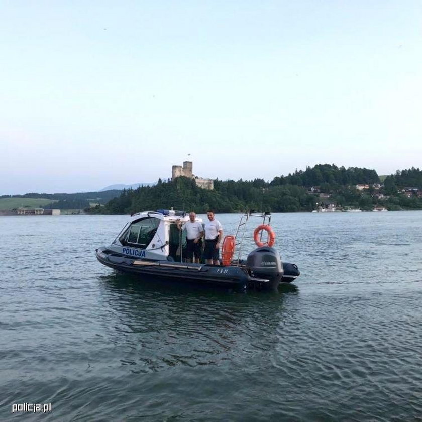 Czorsztyn. Żywioł przewrócił turystyczną łódkę