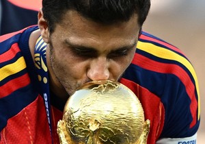 Mundijalski trofej je do nedelje bio jedini koji je nedostajao u kolekciji kapitena Španije | Foto: REUTERS/Dylan Martinez