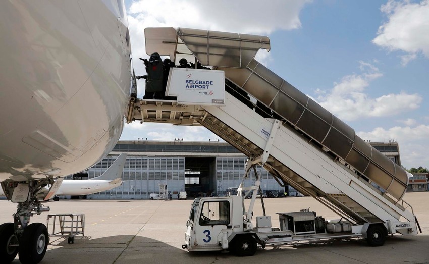 Specijalci na ulazu u avion 