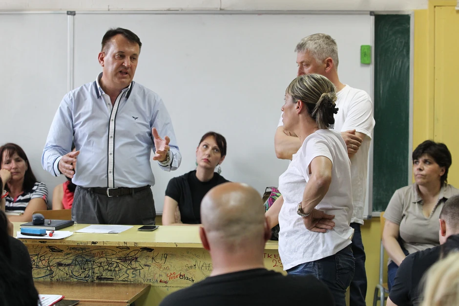 Direktori obe osnovne škole pravdali su se da nisu znali da su deca otrovana