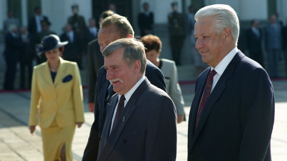 Lech Wałęsa wita Borysa Jelcyna przed Belwederem w Warszawie, 28 sierpnia 1993. Podczas tej wizyty Jelcyn powiedział, że Rosja nie sprzeciwia się wejściu Polski do NATO