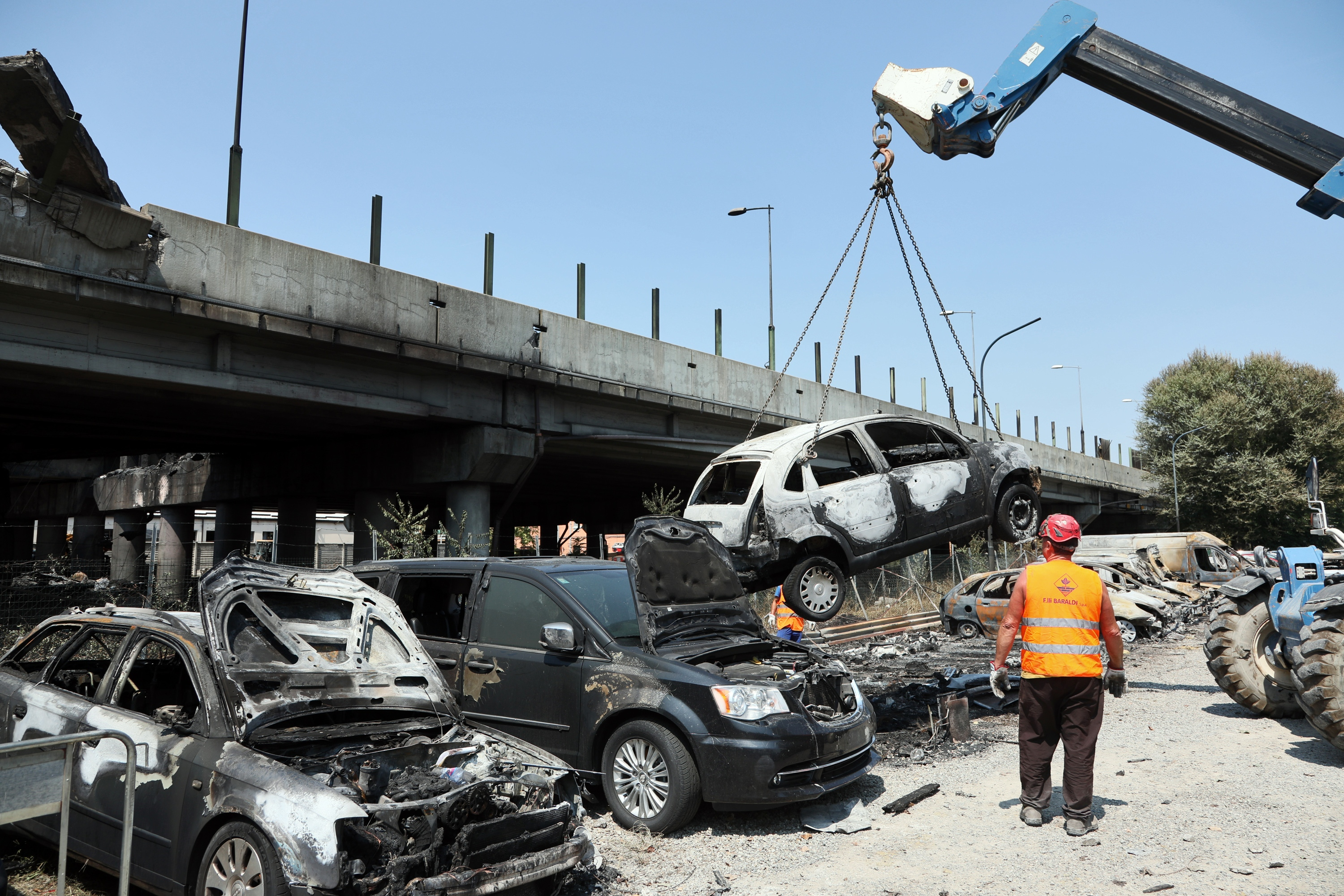 Camion precipita da cavalcavia A19: morto conducente a Enna