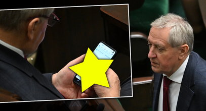 Minister PiS przyłapany. Wiemy, co przeglądał w telefonie