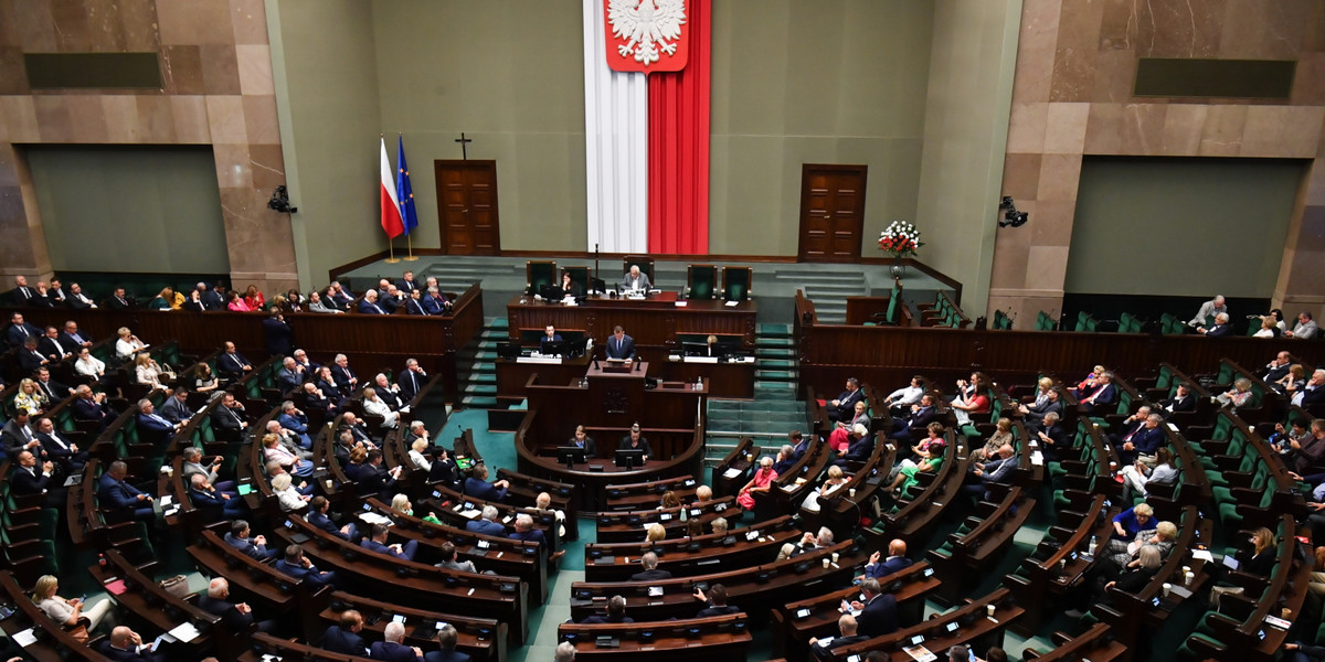 Sejm uchwalił nowelizację budżetu. 