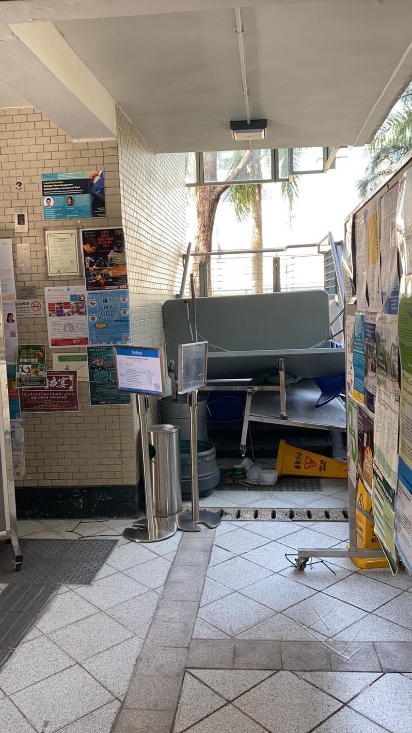 Hong Kong, demoliran kampus