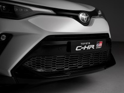 Nowa Toyota C-HR jak Corolla. W ładniejszej karoserii lepsze osiągi i wyposażenie