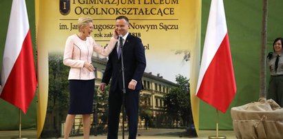 Żart prezydenta podczas wizyty w szkole. Przytyk w stronę Macrona?