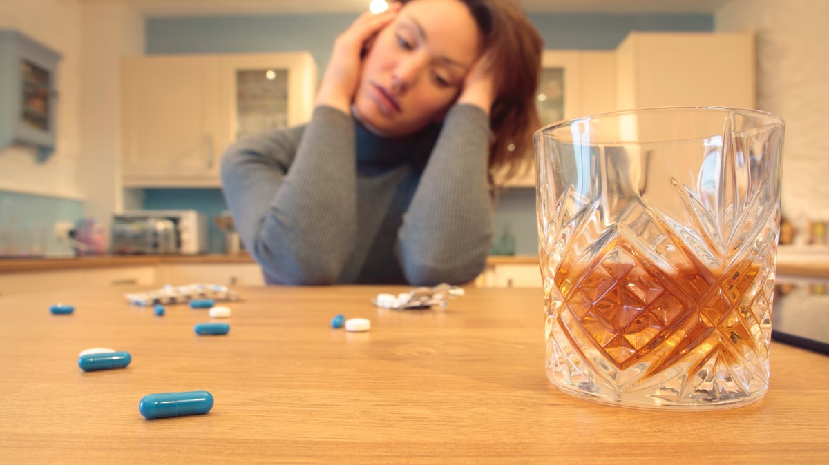 Így járhat az, aki alkohol mellé fájdalomcsillapítókat is szed